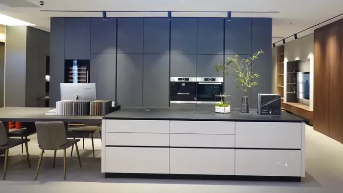 White Kitchen Cabinets