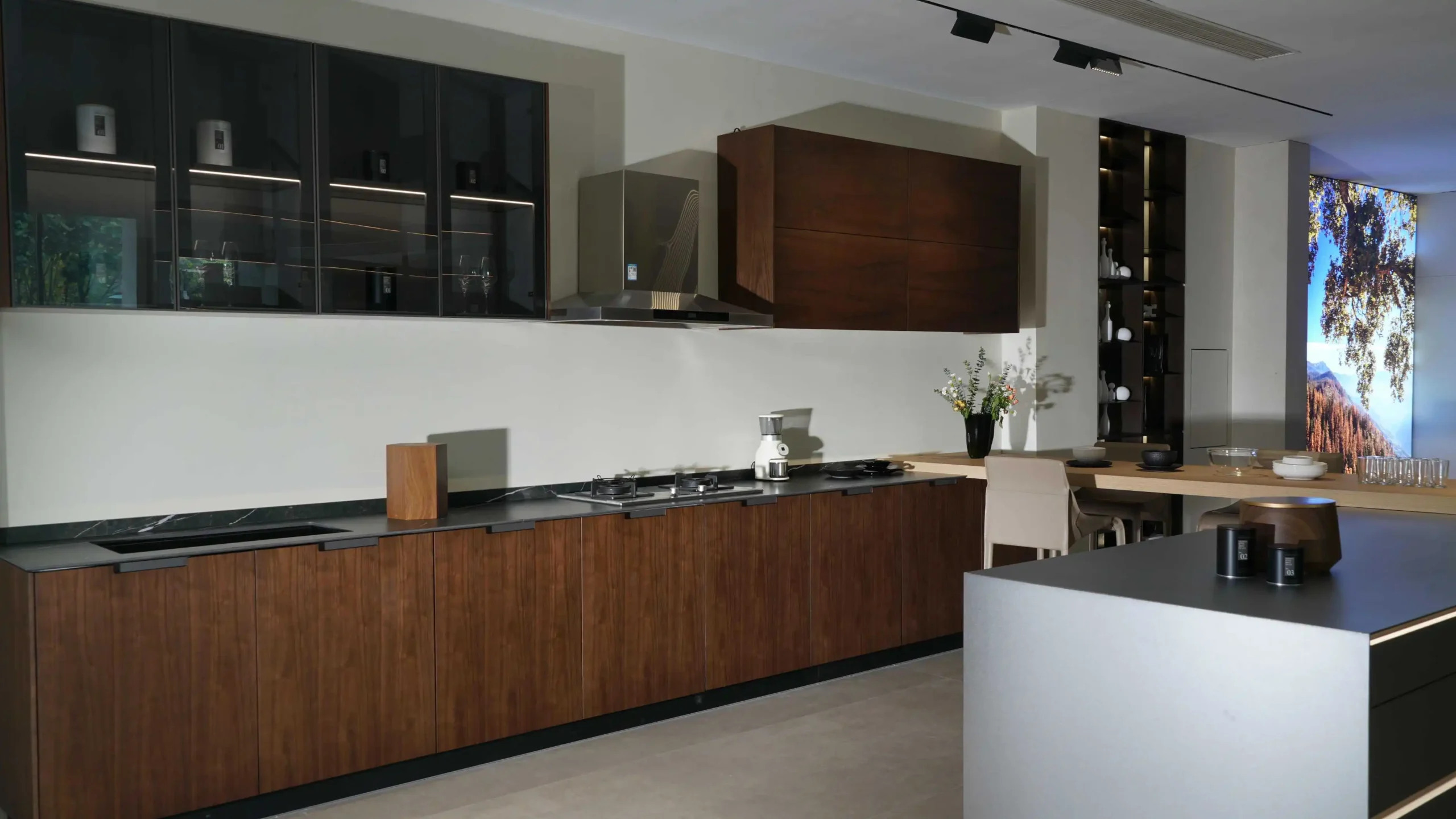 Gabinete de cocina de madera real con encimera Gabinete de cocina de madera marrón intenso con encimera