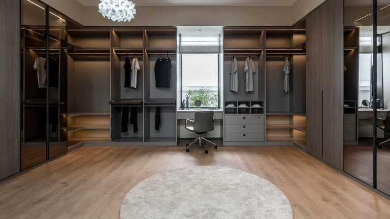 Mattone modern walk-in closet