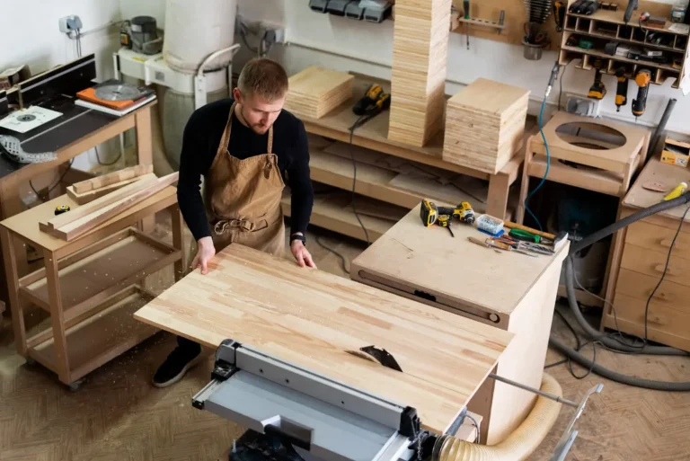 Upcycling con mobili da cucina in legno recuperato