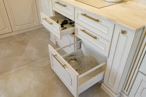 color hardware for cream kitchen cabinets gold and brass