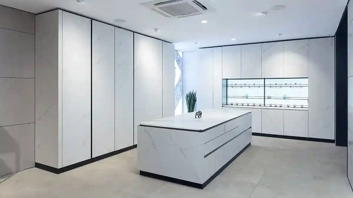 4Minimalist white kitchen with marble inspired finishes