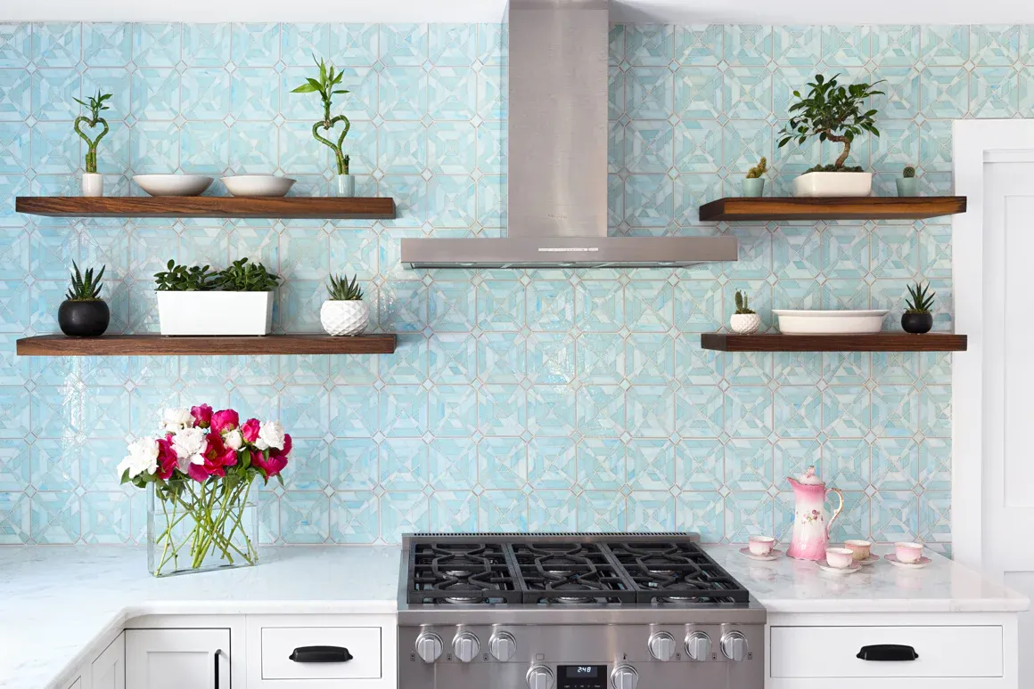 Modern kitchen backsplash ideas with blue watercolor tiles and floating shelves Modern kitchen backsplash ideas with blue watercolor tiles and floating shelves