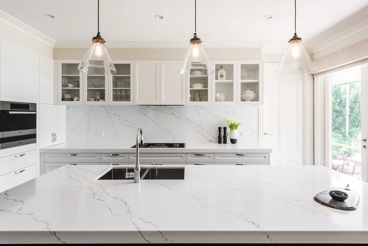 Modern kitchen with full height marble look backsplash and island Modern kitchen with full height marble look backsplash and island