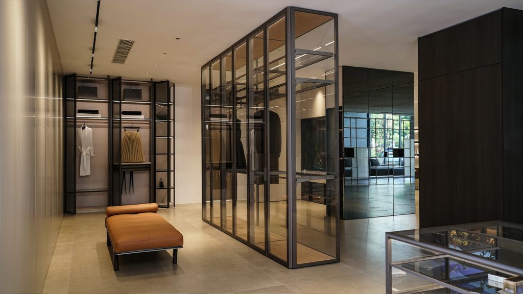 Cover freestanding glass wardrobe