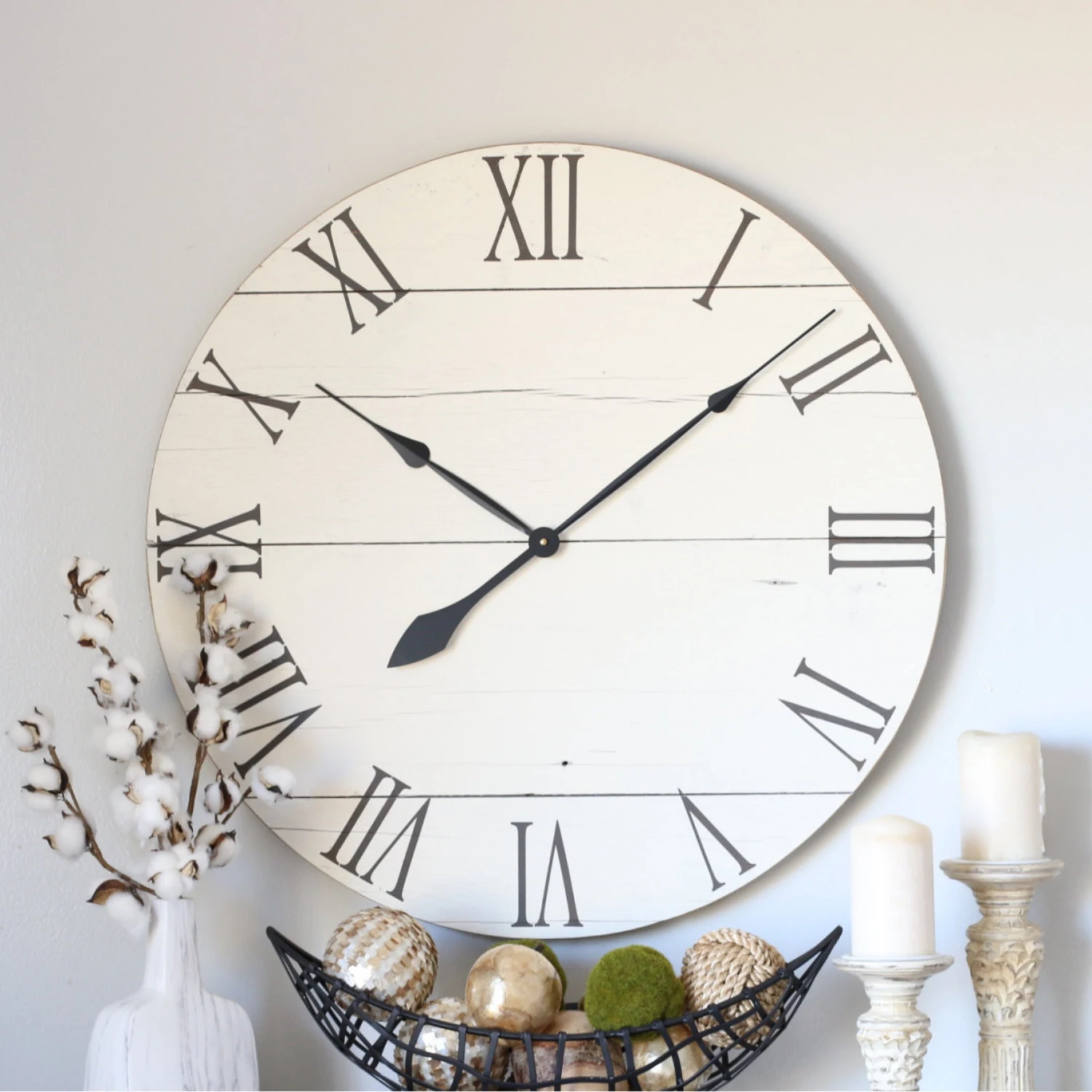Decoración superior para gabinetes de cocina modernos. Agregue relojes vintage