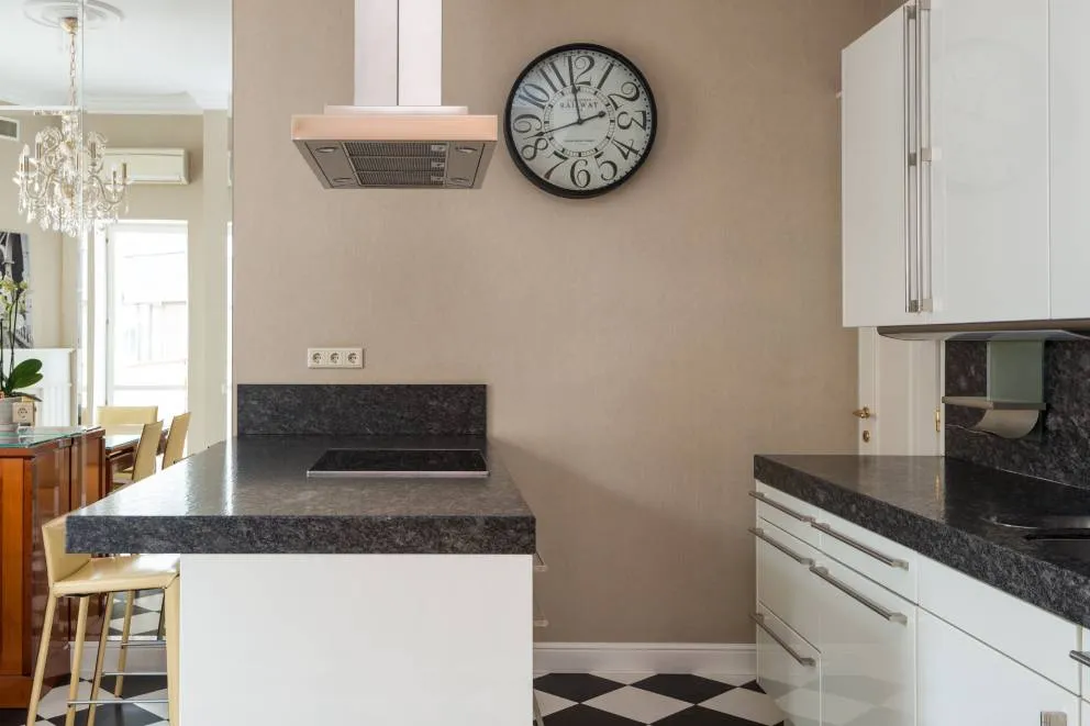 Black and white kitchen with geometric backsplash and flooring Modern Black and White Cabinets Geometric Backsplash