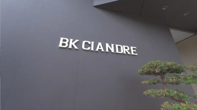 kitchen cabinet factory