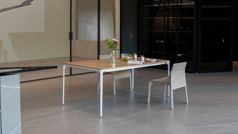 extendable dining table