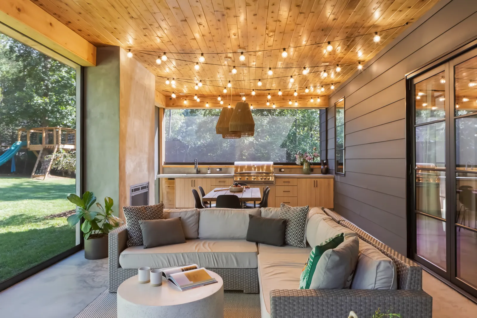 Minimalist kitchen idea Indoor Outdoor Integration