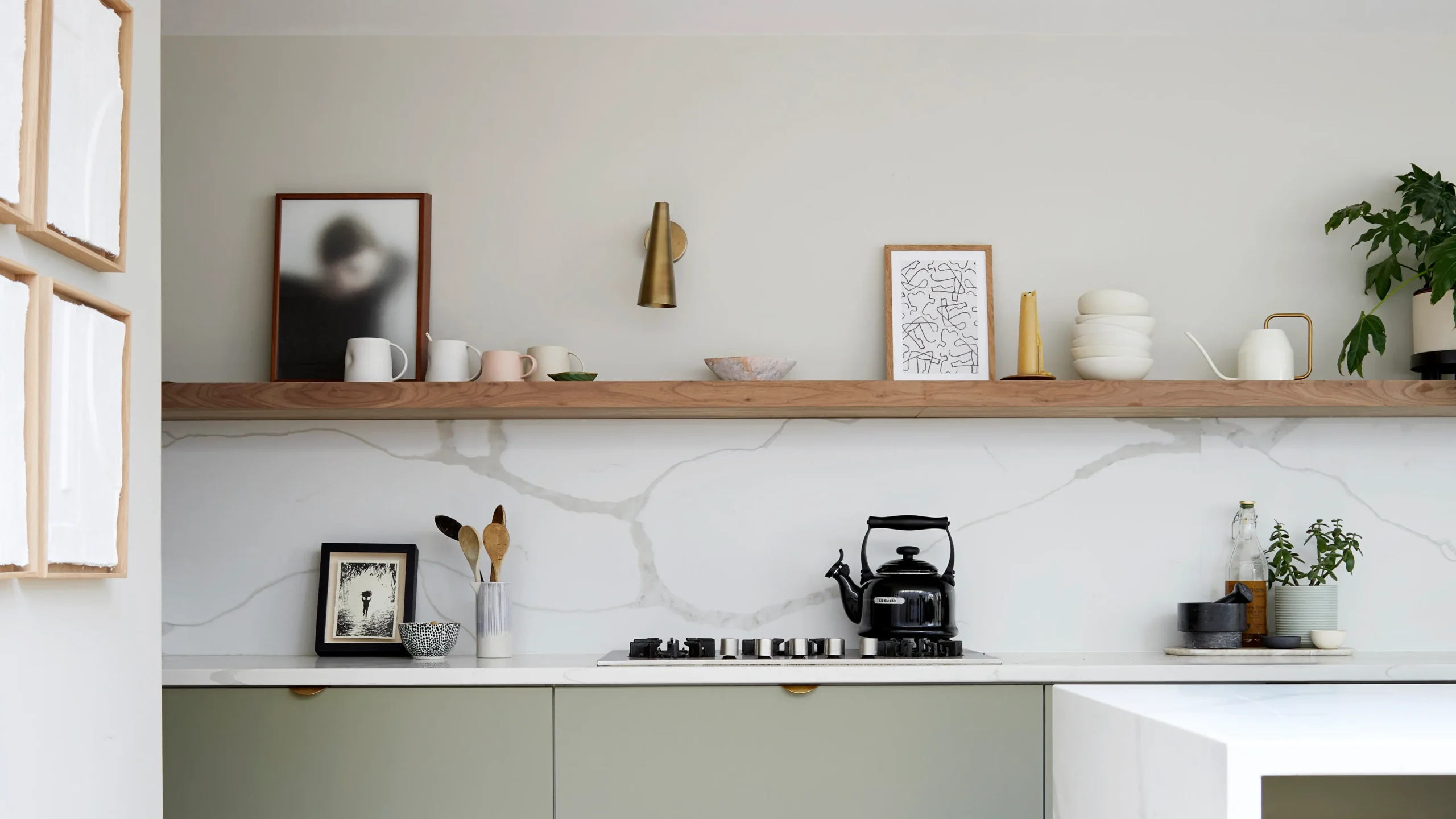 Minimalist kitchen idea Open Shelving