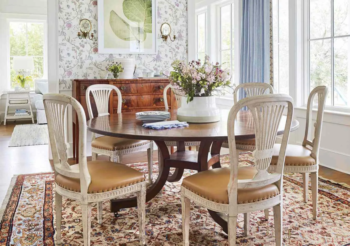 Oval Dining Table for small spaces in daily life Oval Dining Table for small spaces in daily life