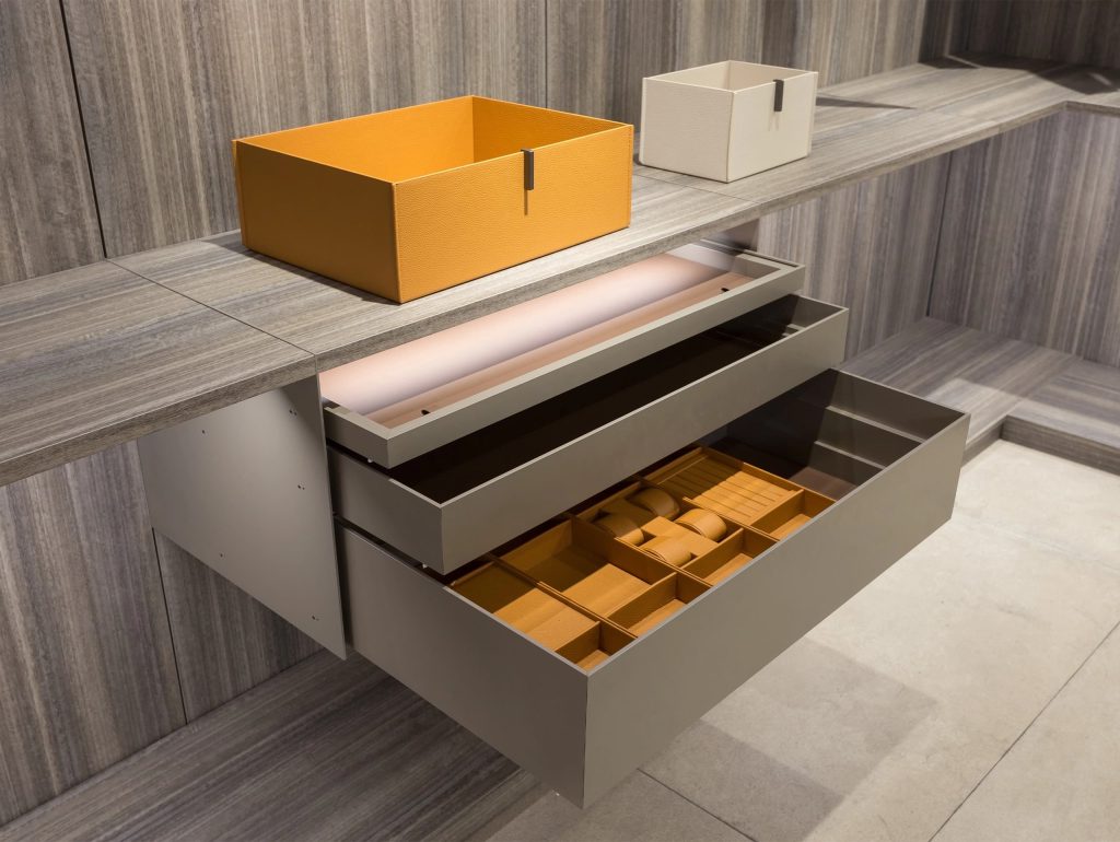 Abaus wardrobe storage