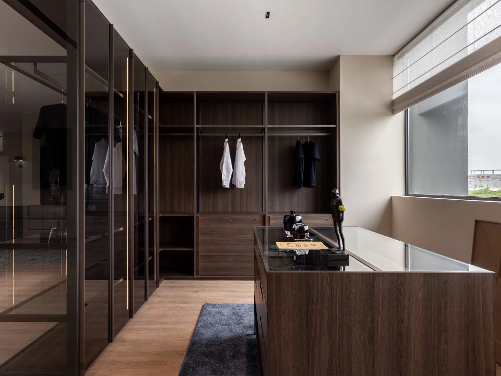 Senzafine closet island